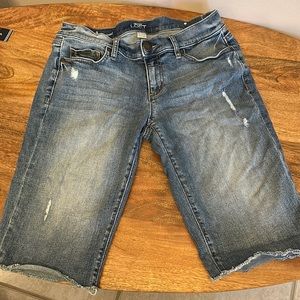 Women’s preowned loft jean distressed shorts sz 4!